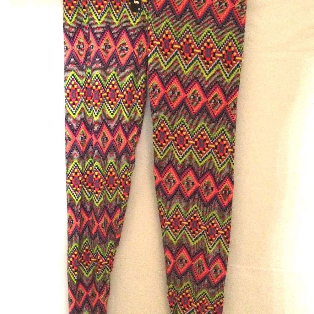 Womens Always Pink and Red Chevron Leggings. New - Picture 4 of 13